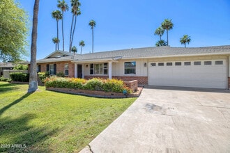 Building Photo - 6035 E Calle Del Paisano
