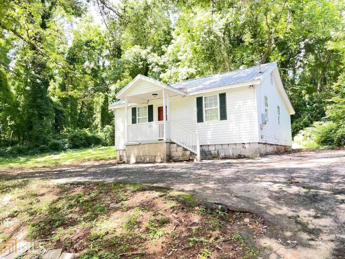 281 Valley Lake Dr, Stone Mountain, GA 30087 House Rental in Stone