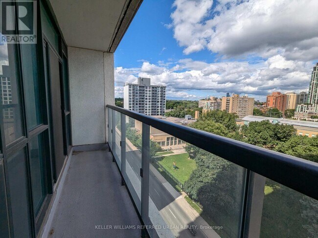 Photo du bâtiment - 1486 Bathurst St
