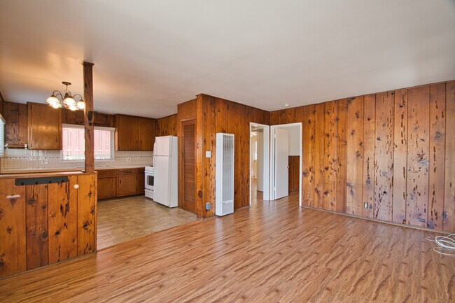 Building Photo - 448 Rosecrans Ave