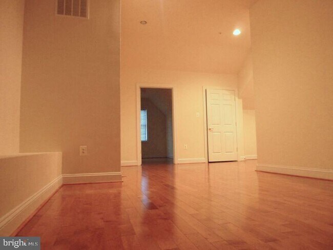 Foto del edificio - 12021 Montrose Park Pl