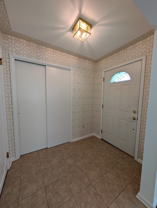 Foyer - 106 Maruth Dr