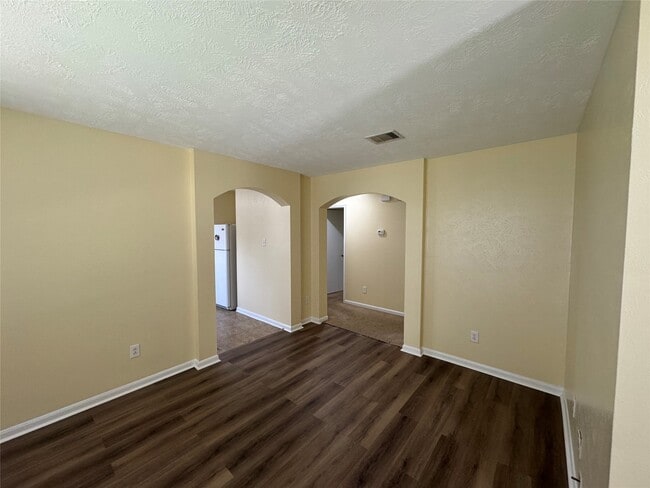 Building Photo - 20711 Sycamore Wood Dr
