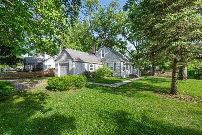 Building Photo - 2113 Pamela Dr