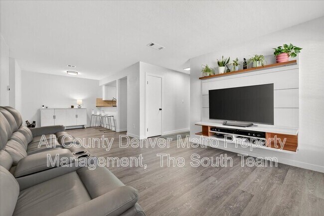 Building Photo - 7250 S Gaylord St