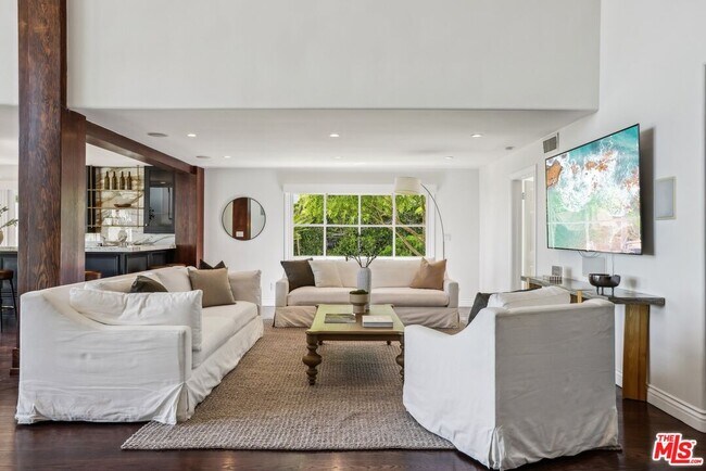 Foto del edificio - 2411 Mt Olympus Dr