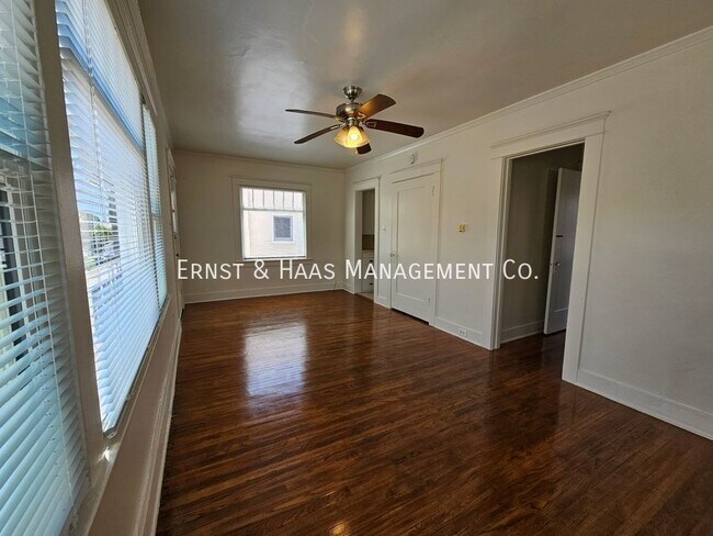 Building Photo - Charming 1 Bedroom Cottage Home with a Car...