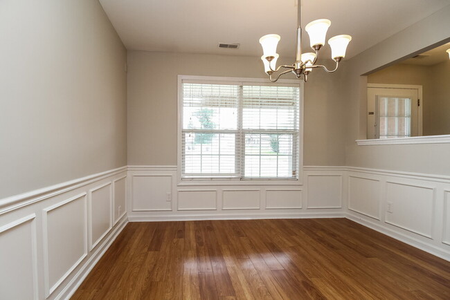 Building Photo - 731 Clear Cir