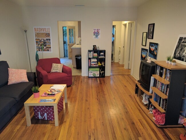 Building Photo - 10867 Kling St