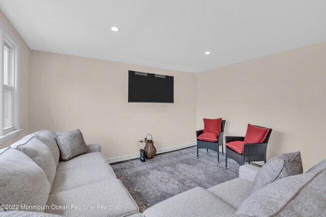 Foto del edificio - 817 Shore Rd