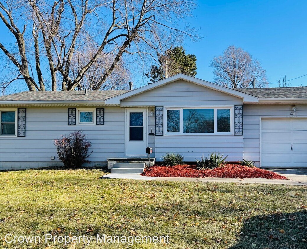 Primary Photo - 2 br, 1 bath House - 6711 S 49th St