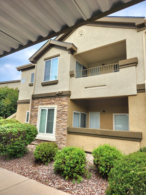 Building Photo - 4008 Riviera Grove