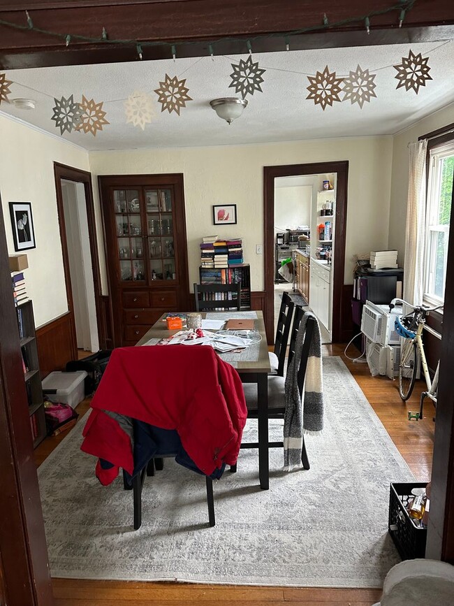 No Brokers Fee, Pets-Friendly , Parking Included, Porch, Laundry on a Site - No Brokers Fee, Pets-Friendly , Parking Included, Porch, Laundry on a Site Apartment