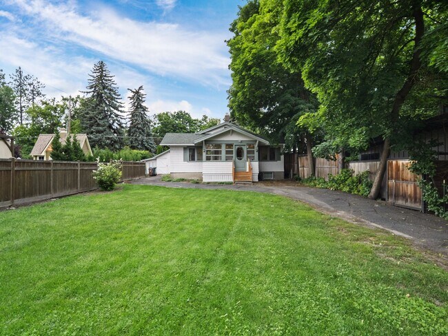 Foto del edificio - Charming Furnished 2BR Bungalow in Rockwood