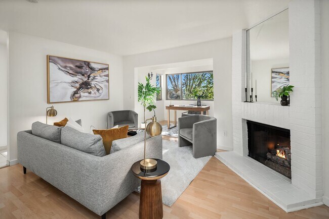 Foto del edificio - Bellevue Condo in Cherry Crest Vista with Updated Kitchen