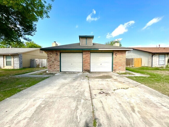 Building Photo - **APPLICATION RECEIVED** 2-Bedroom Duplex Near Highway 78- Pet-Friendly with Fenced Yard! SECTION...