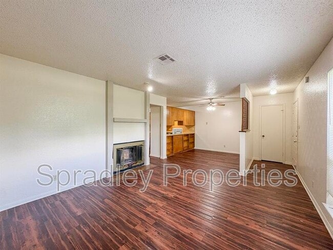 Building Photo - 2405A Patrick Henry St