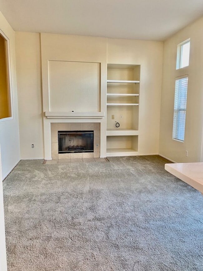 Foto del edificio - Detached Mira Mesa Home in Gated Community