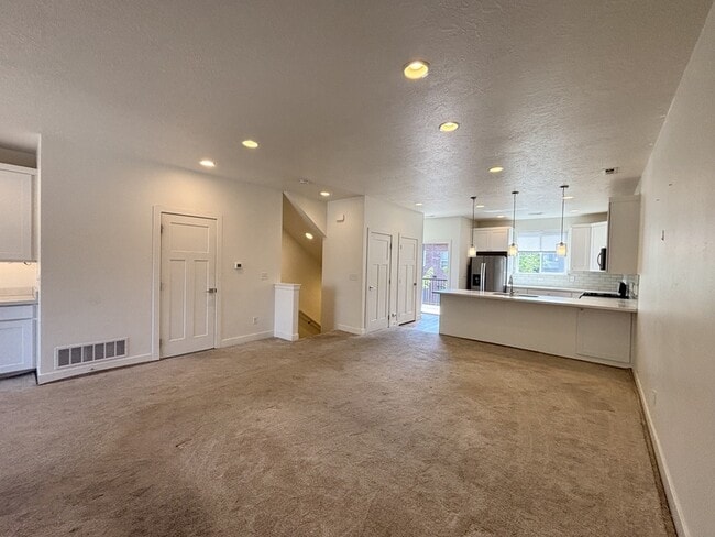 Building Photo - 3883 Komenda Ct