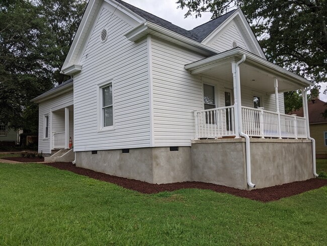 Side View - 805 Mill St