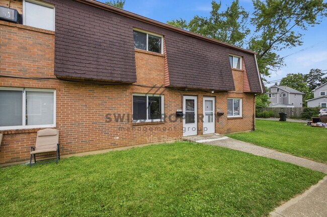 Building Photo - 1577 Briarwood Ave