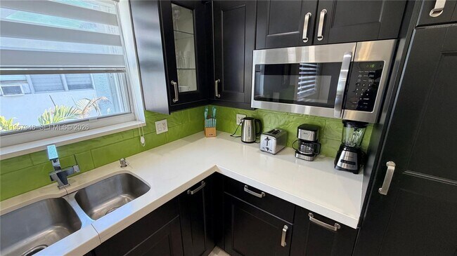 Foto del edificio - 10004 E Bay Harbor Dr