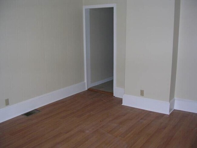 Foto del edificio - Fantastic 2+ Bedroom w/ 1 1/2 Bath Home! Recently Renovated! Hardwood Floors! Central Air! W/D Ho...