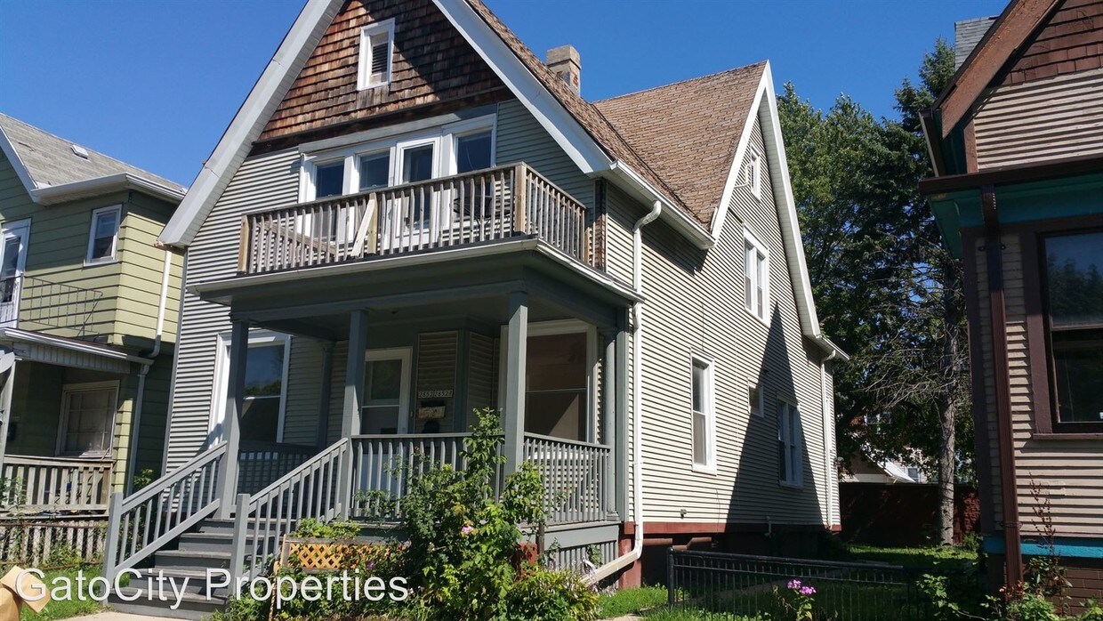 Primary Photo - 2852 N Holton St