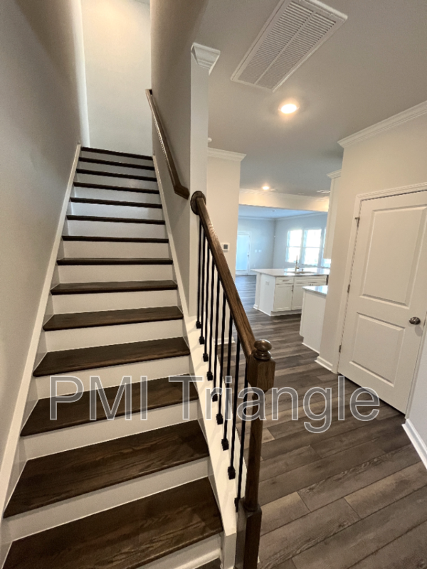 Building Photo - 5049 Tura St