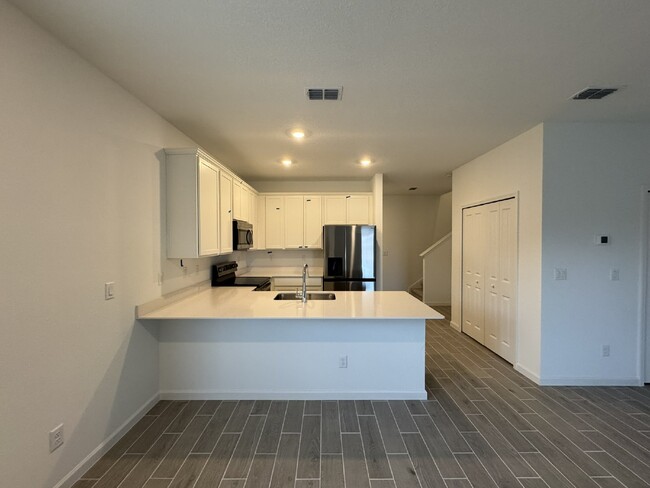 Building Photo - Brand New!! Mill Creek Townhome