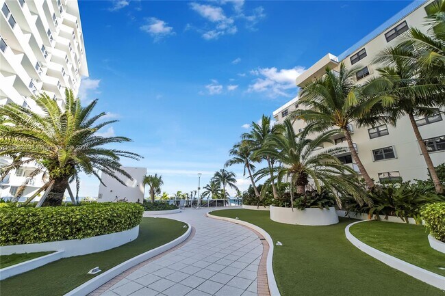 Foto del edificio - 100 Lincoln Rd
