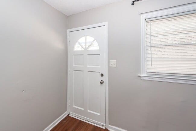 Photo - 1520 N Avalon Cir Charleston House