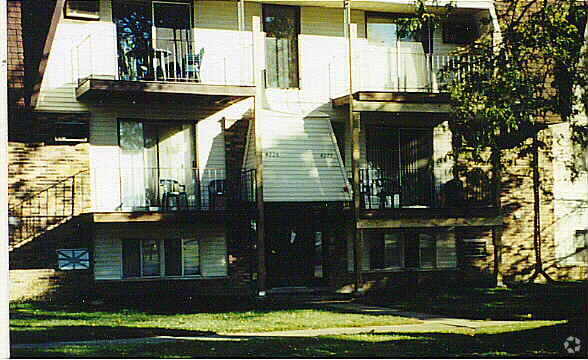 Primary Photo - 4222 Lindenwood Dr