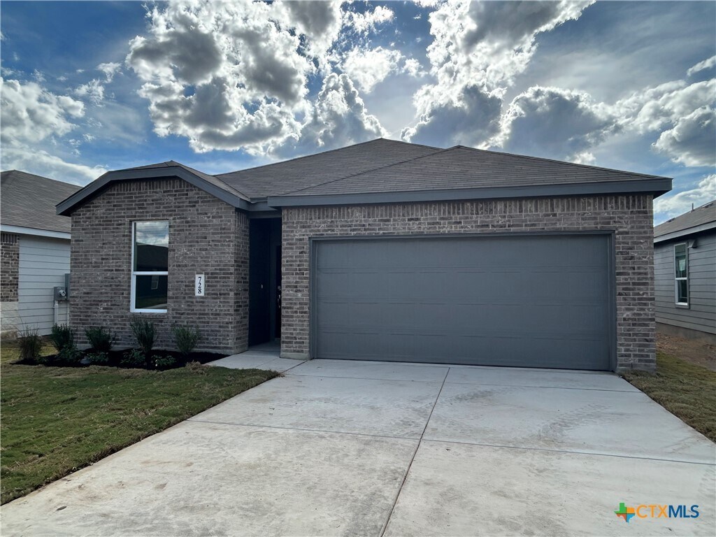 Primary Photo - 728 Horsetail Ln