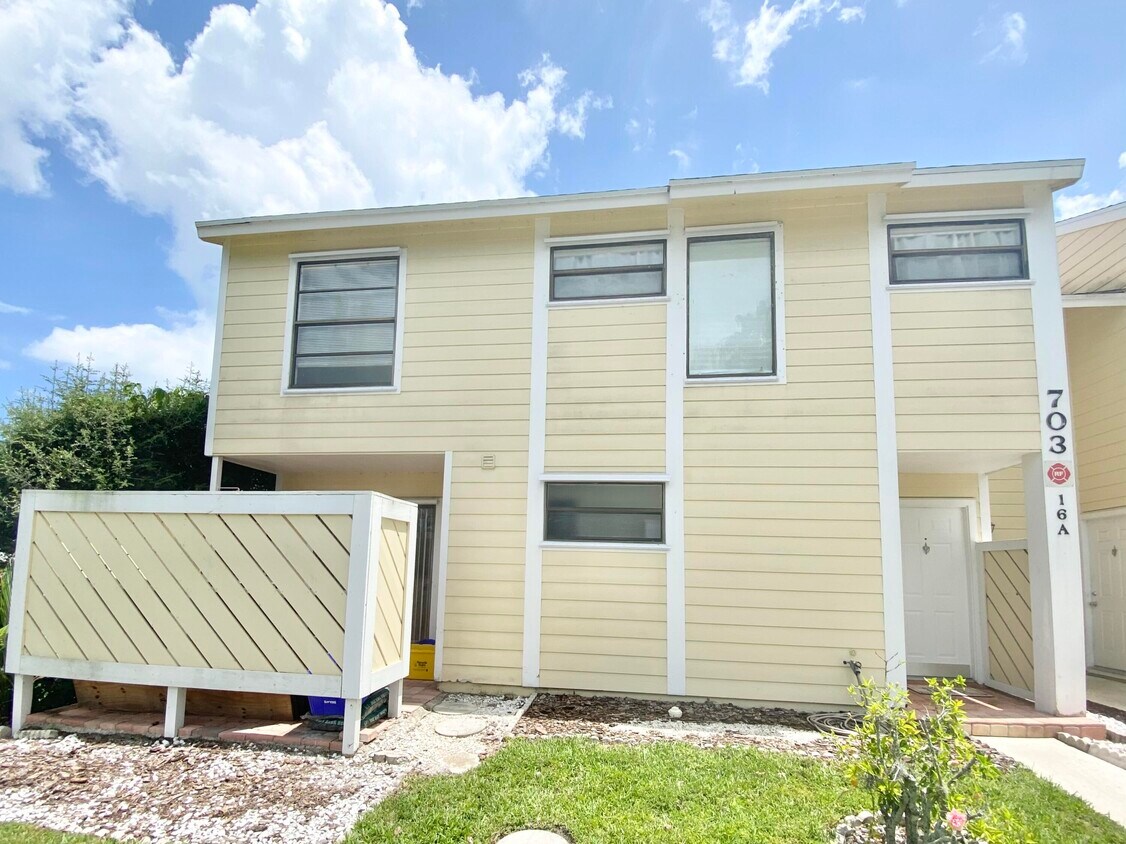 Foto principal - 703 Stonewood Ct