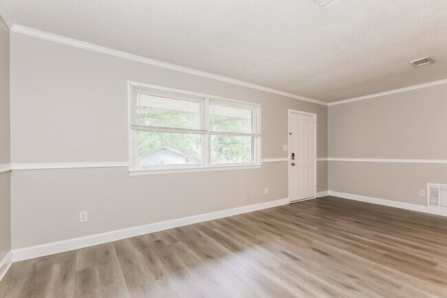 Building Photo - 8540 Stonewall Jackson Dr
