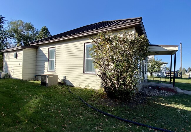 Building Photo - 109 5th Ave