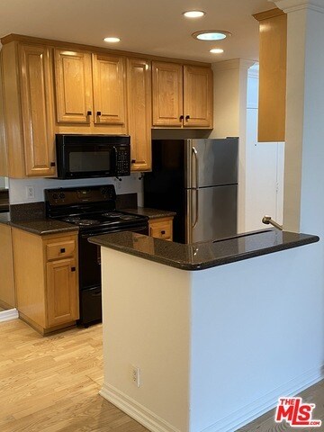 Building Photo - 8535 N W Knoll Dr