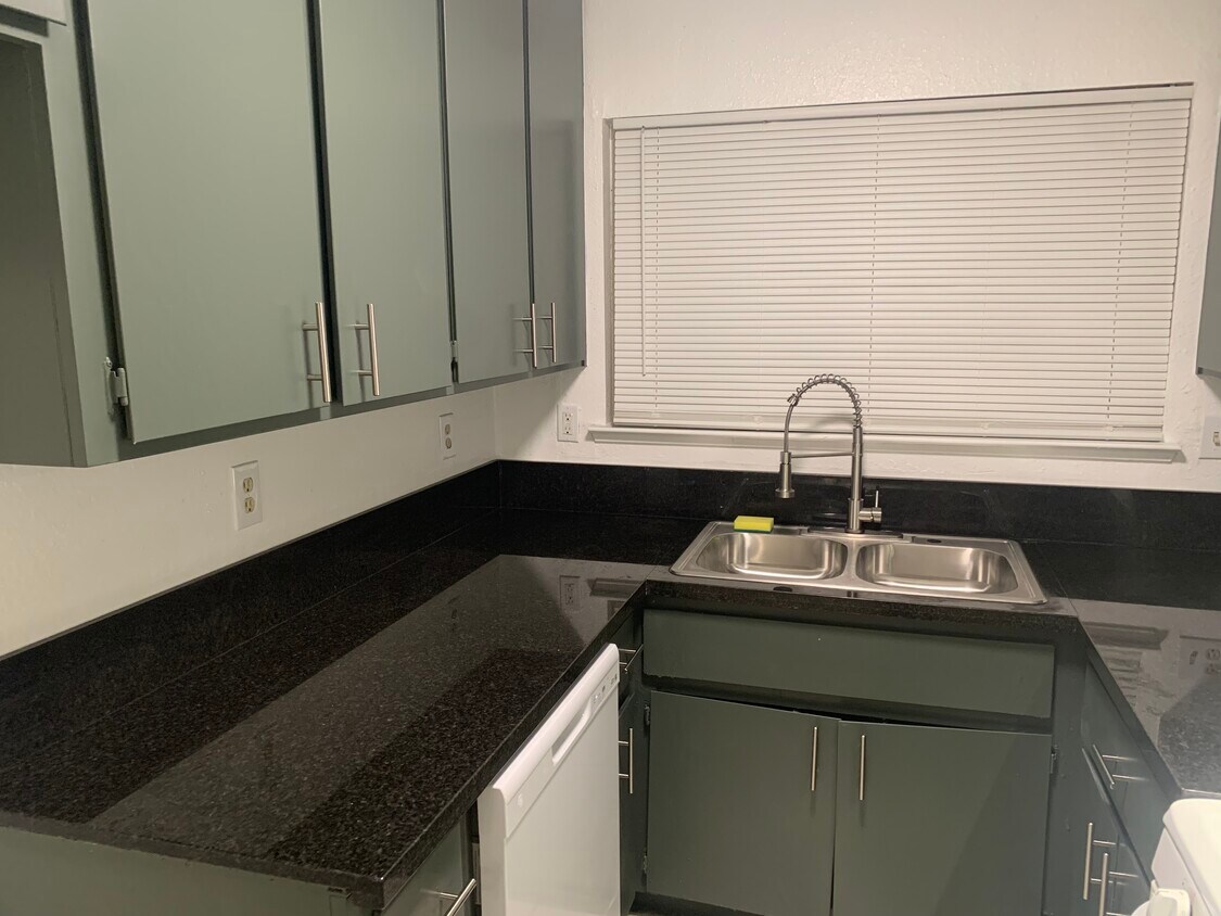 Foto principal - 3823 15th Ave