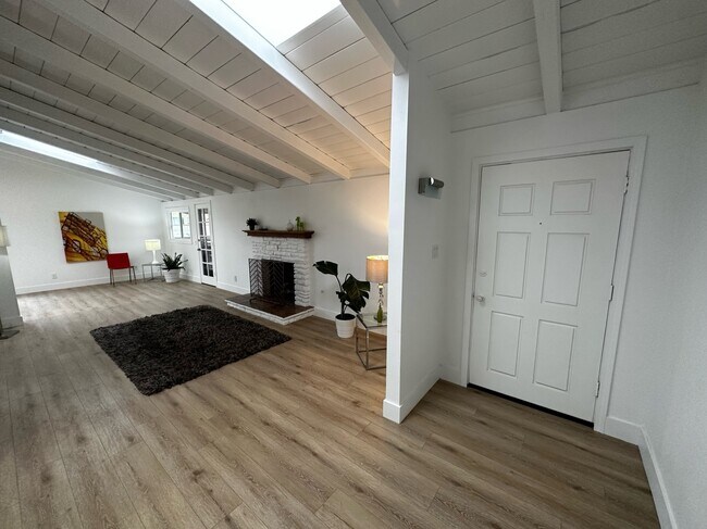 Living room/new hardwood floors - 14915 Biola Ave