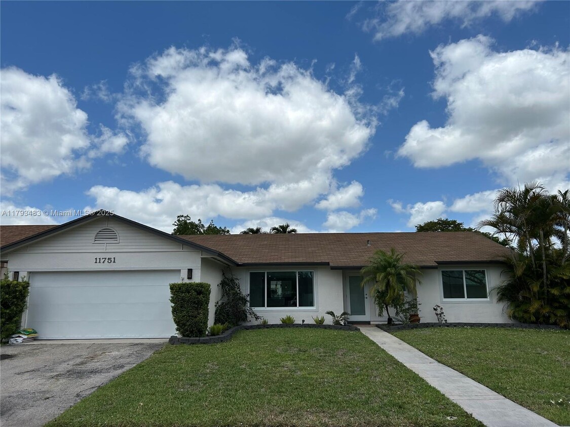 Foto principal - 11751 SW 52nd Ct