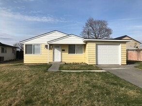 Building Photo - 1018 W Oregon St