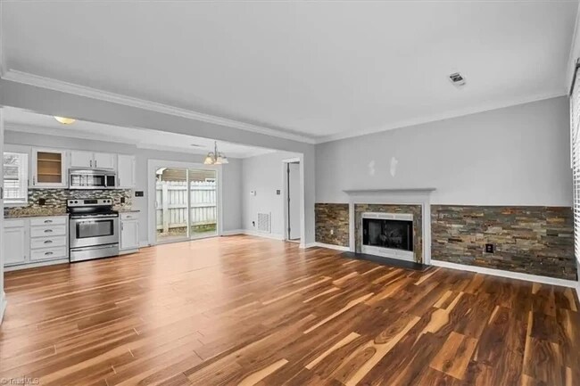 Foto del edificio - 332 Brookside Ct