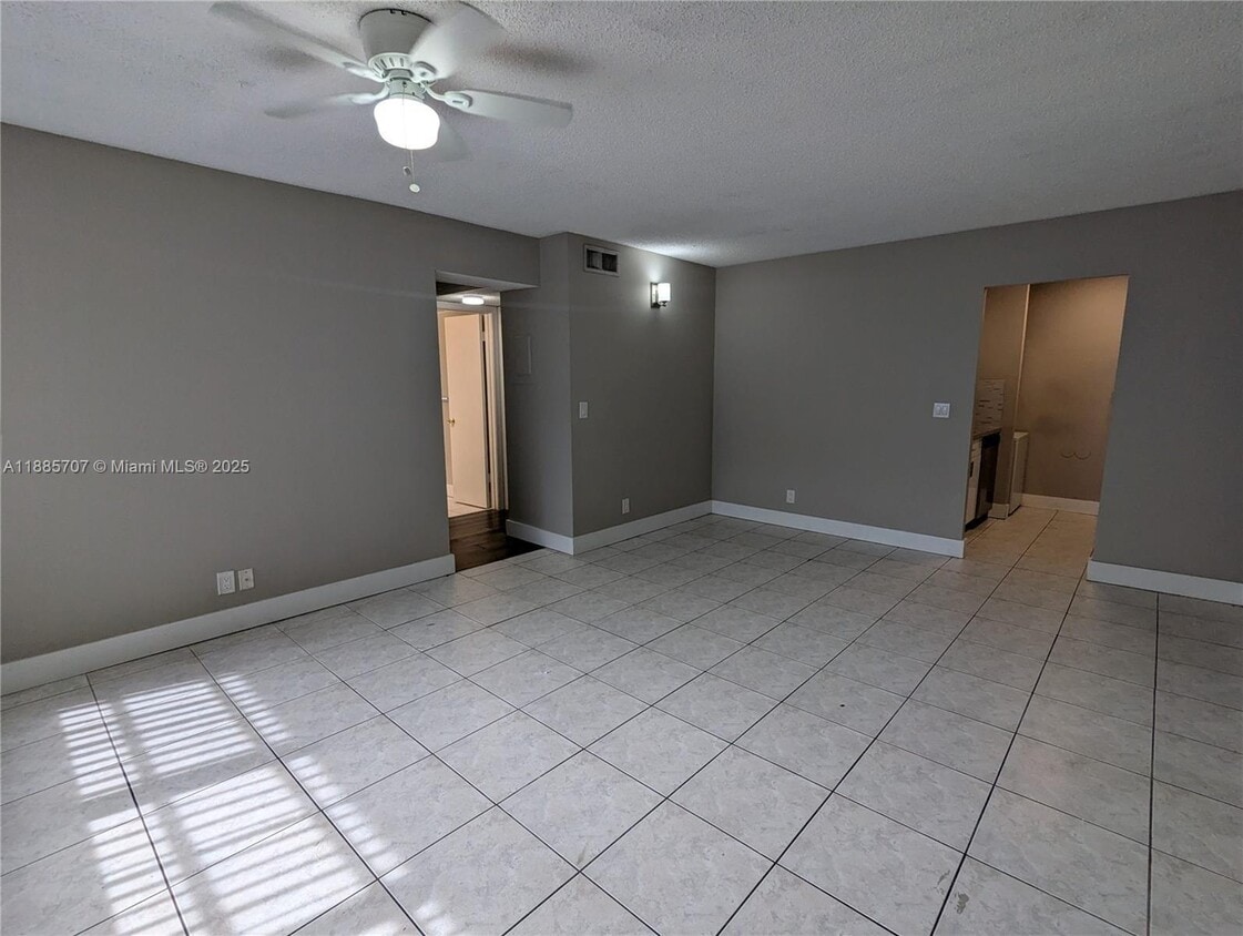 Primary Photo - 10224 Twin Lakes Dr