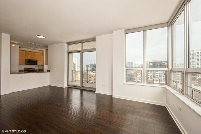 Foto del edificio - 330 W Grand Ave