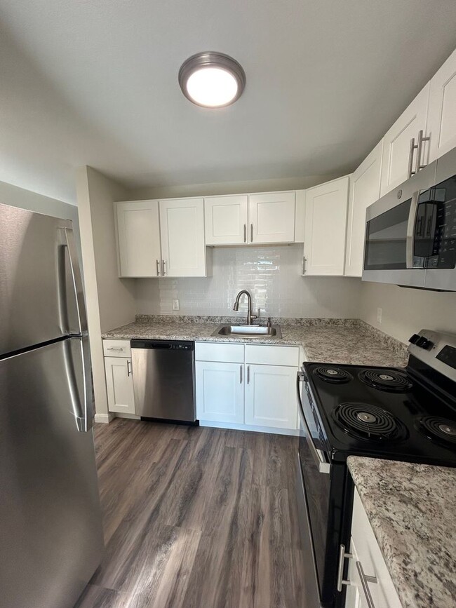 Building Photo - 2 Bedroom Townhouse in Rochester, NH for R...