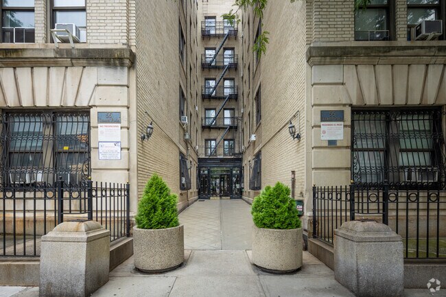 Entrance - 51 Tiemann Pl