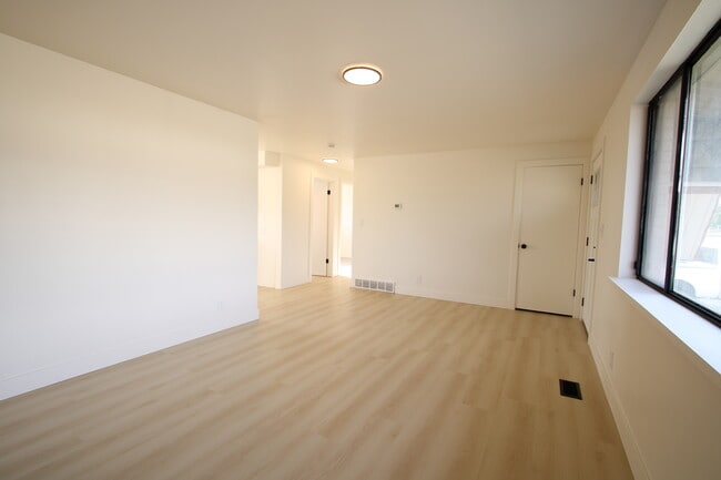 Building Photo - 5007 S 2675 W