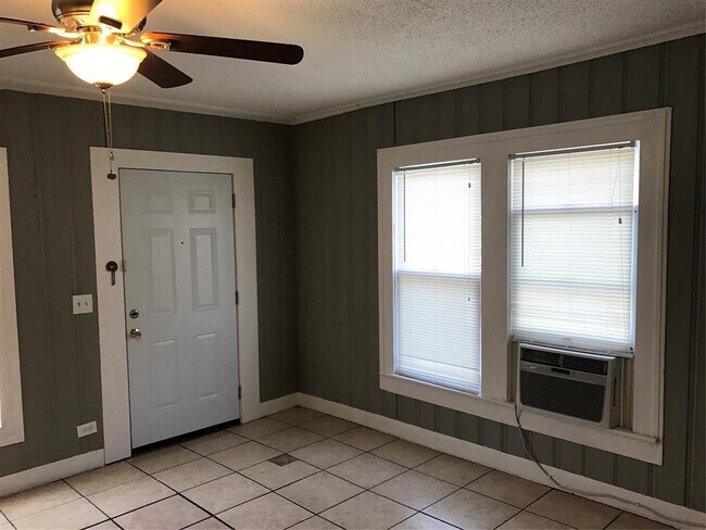 Foto del edificio - 1619 Alston Ave