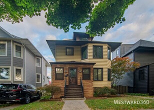 Building Photo - 4037 N Hamlin Ave